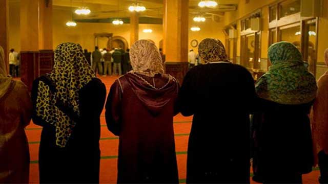 9 Hadiths on Men-Women Interaction in Mosque