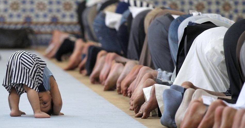 Women Area in Mosque: Children Rows and Mosque’s Doors(5-5)