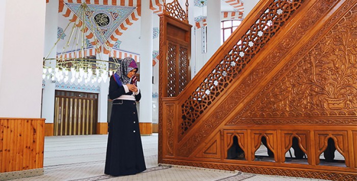 Women Area in Mosque: Access to the Imam(2-5)